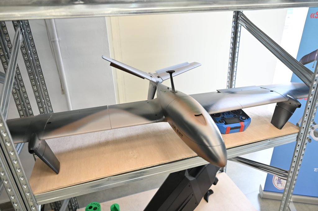 Δένδιας εργοστάσιο παραγωγής drones