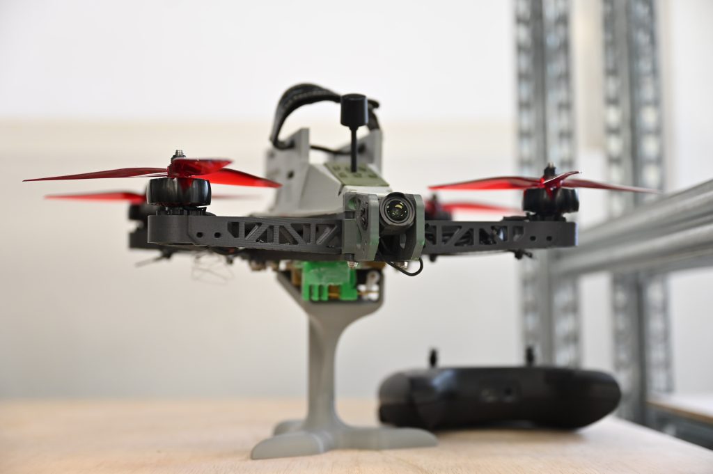 Δένδιας εργοστάσιο παραγωγής drones