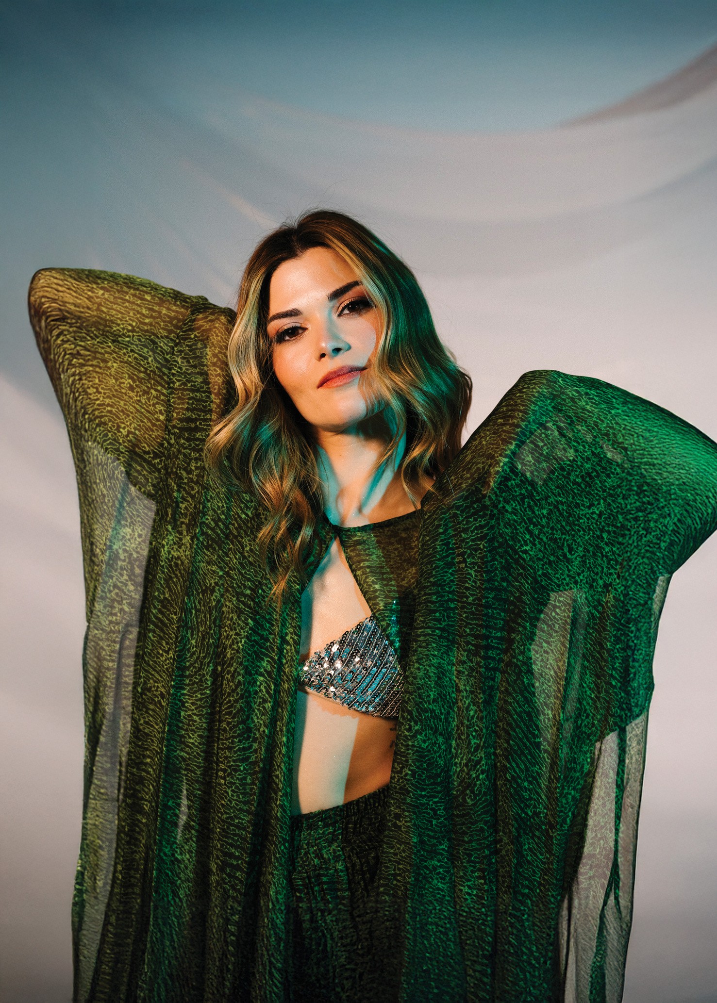 Φωτογραφία της αφίσας είναι της Μαρίζας Καψαμπέλη ενώ το artwork της είναι του Χρήστου Κούρτογλου.