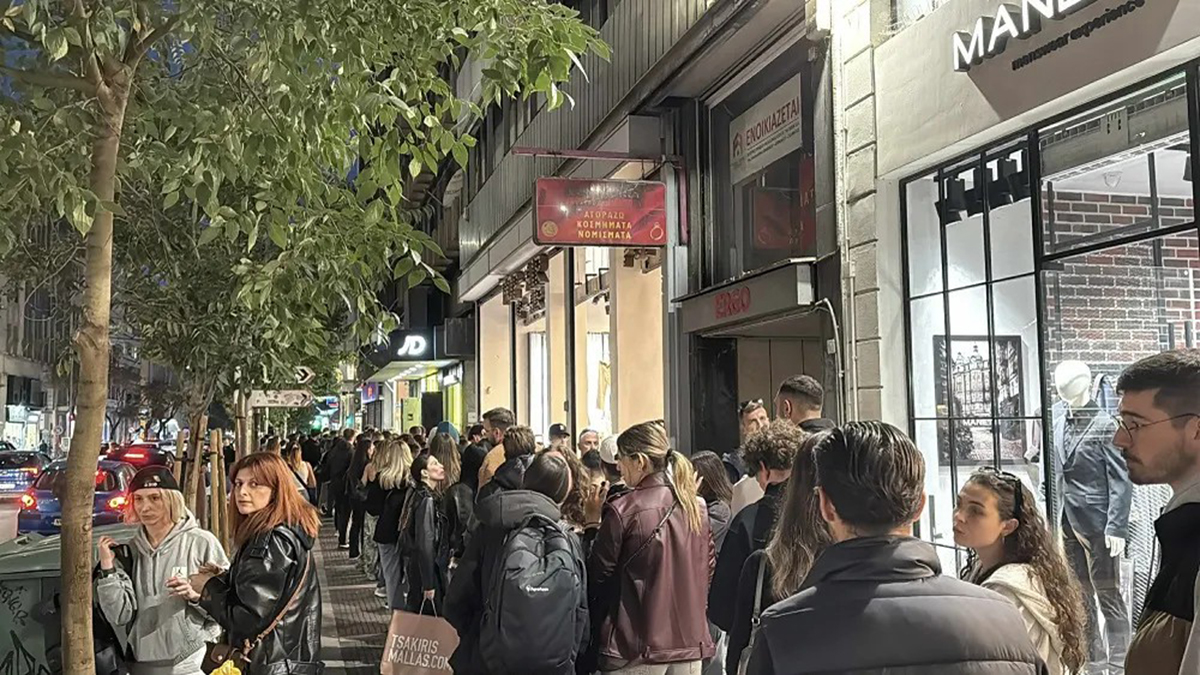 Θεσσαλονίκη: Ουρές στην Τσιμισκή για ένα συλλεκτικό καπέλο του ΛΕΞ