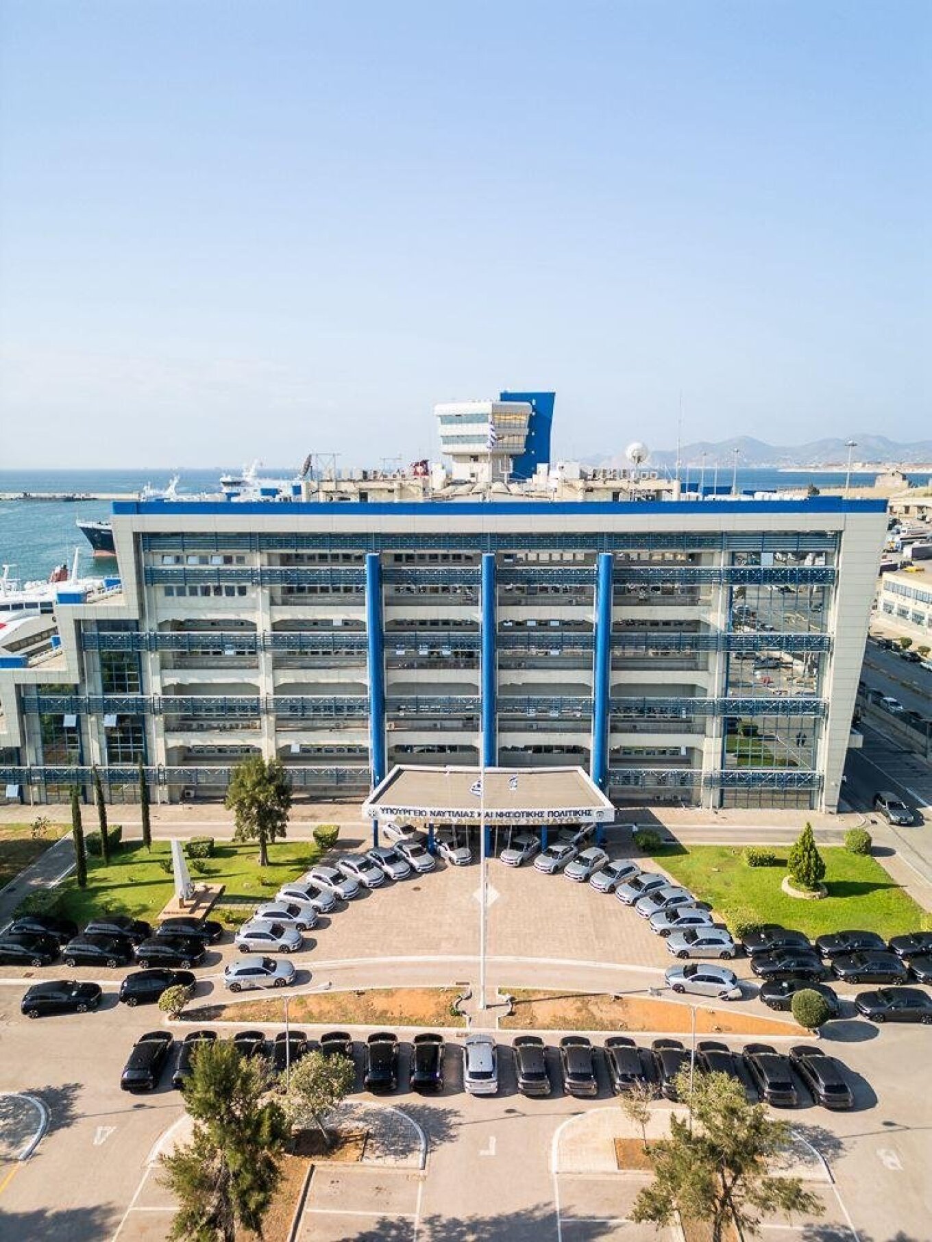 Το Λιμενικό παρέλαβε 51 οχήματα 