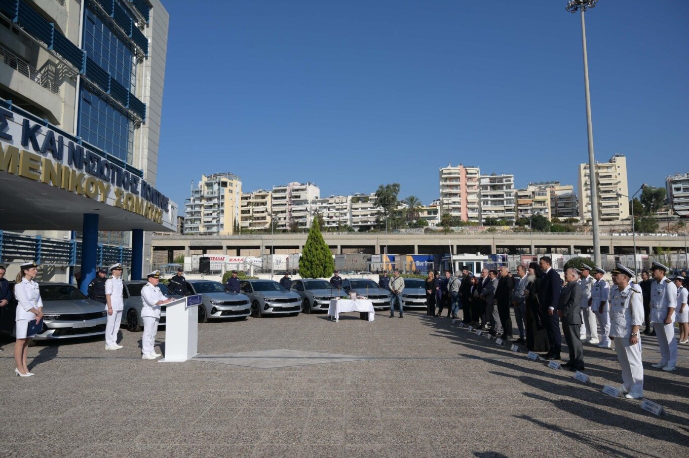Το Λιμενικό παρέλαβε 51 οχήματα 