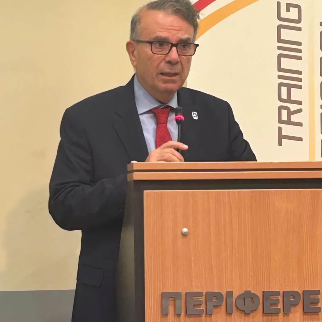 Η παραλαβή των απινιδωτών συνοδεύτηκε από ειδικά σεμινάρια Πρώτων Βοηθειών προς τους εργαζόμενους, από πιστοποιημένους εκπαιδευτές.