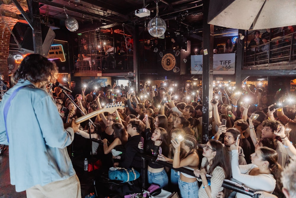 Η συναυλία του Κωστή Μαραβέγια στο Eightball Club