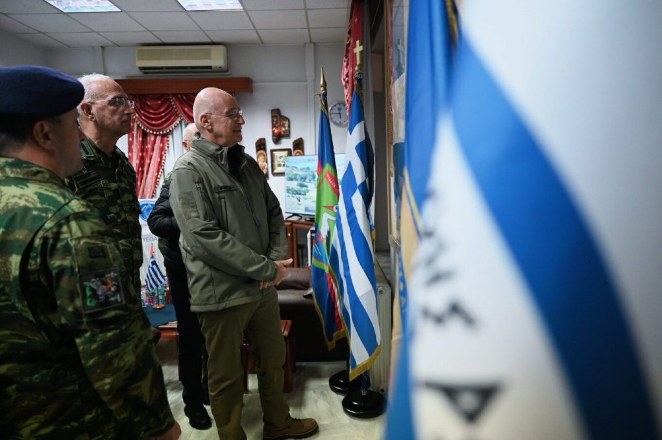 Δένδιας: Οι Ένοπλες Δυνάμεις φρουρούν τα όρια της επικράτειας