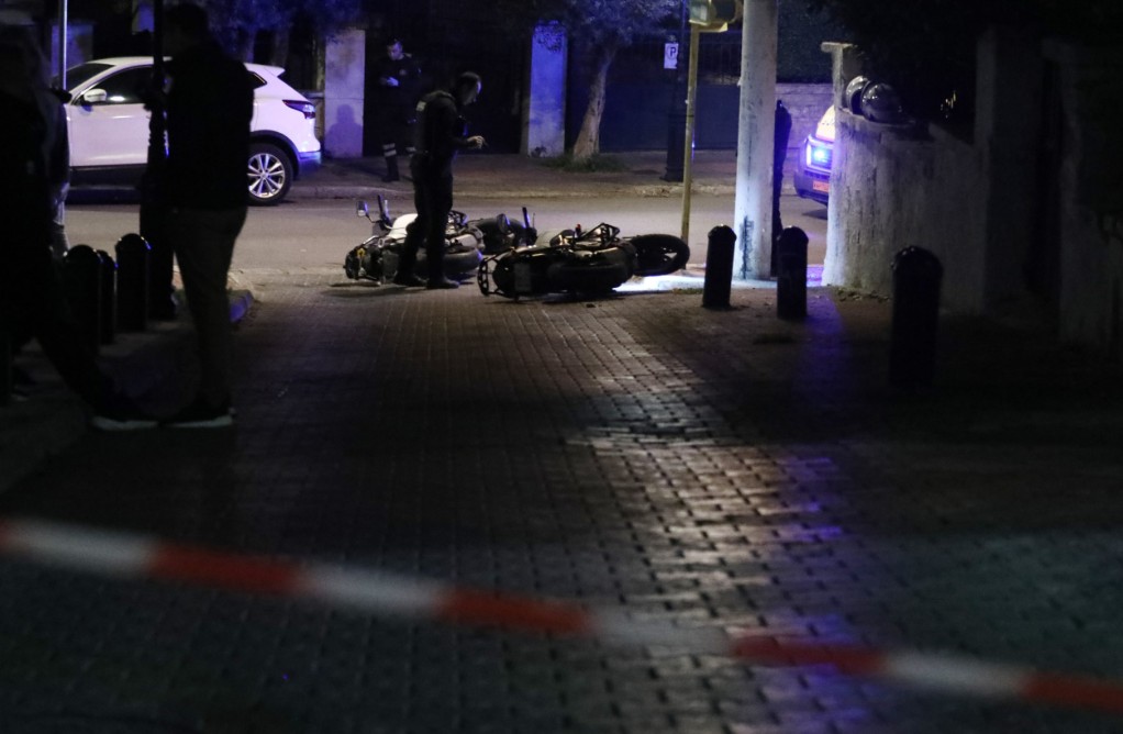 Διαρρήκτες εμβόλισαν μηχανές της ΕΛ.ΑΣ και τραυμάτισαν αστυνομικούς