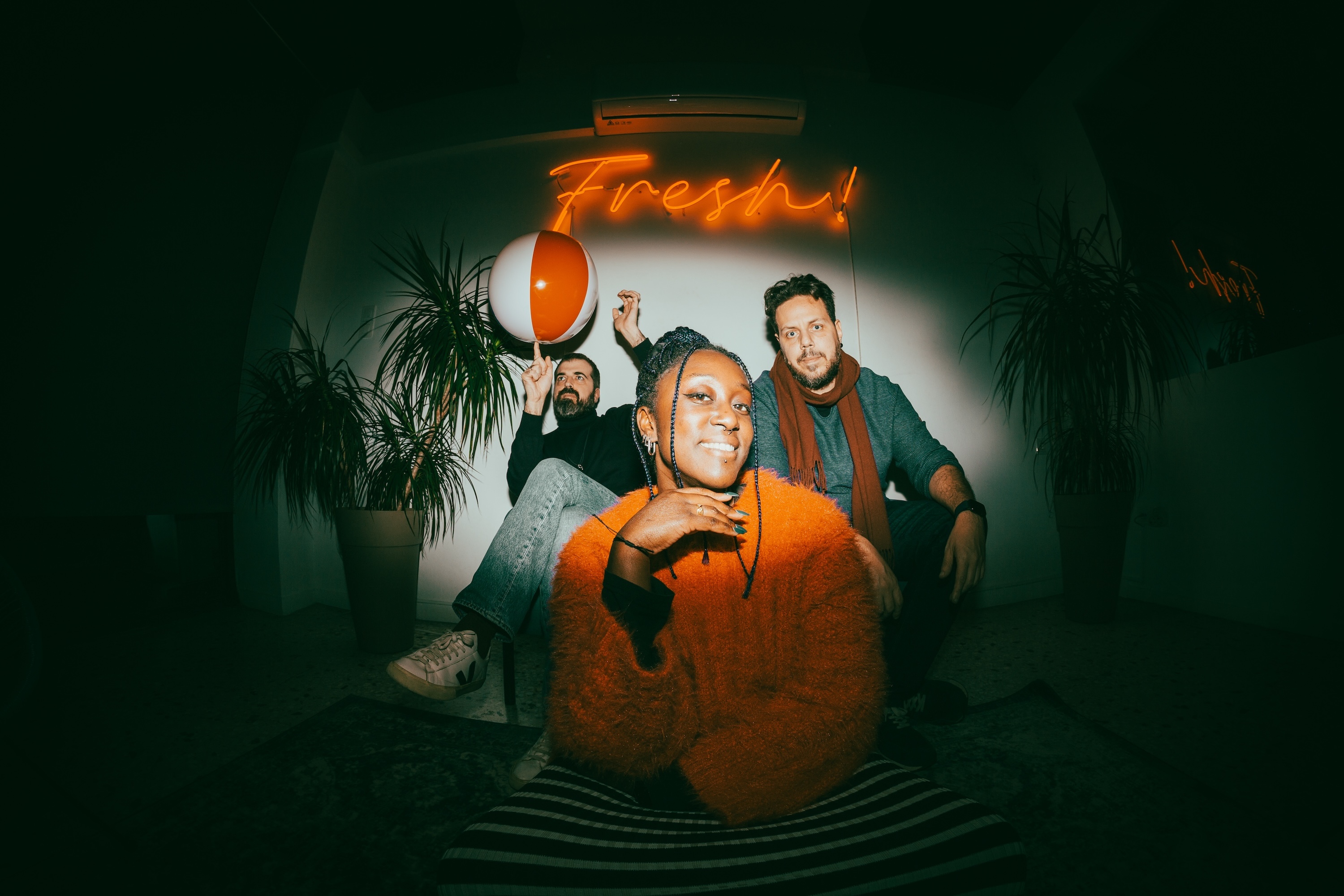 «Hume Assine» live στο «Theatre of the No»