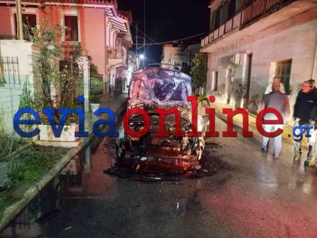 φωτιά σε αυτοκίνητο στην Ερέτρια