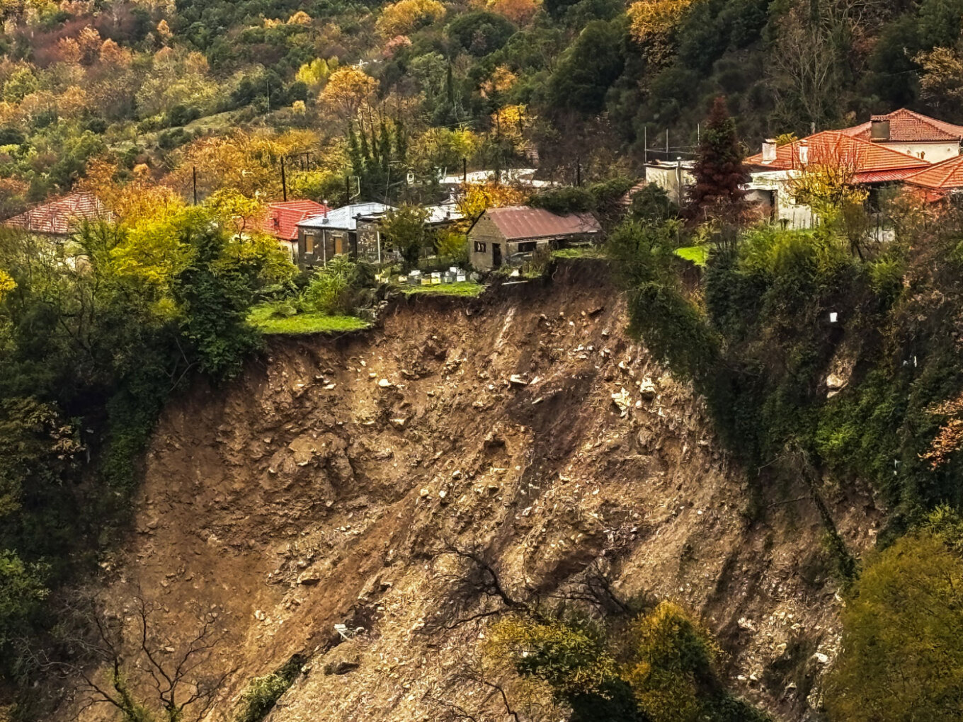 Τζουμέρκα: Μεγάλη ανησυχία για τις κατολισθήσεις