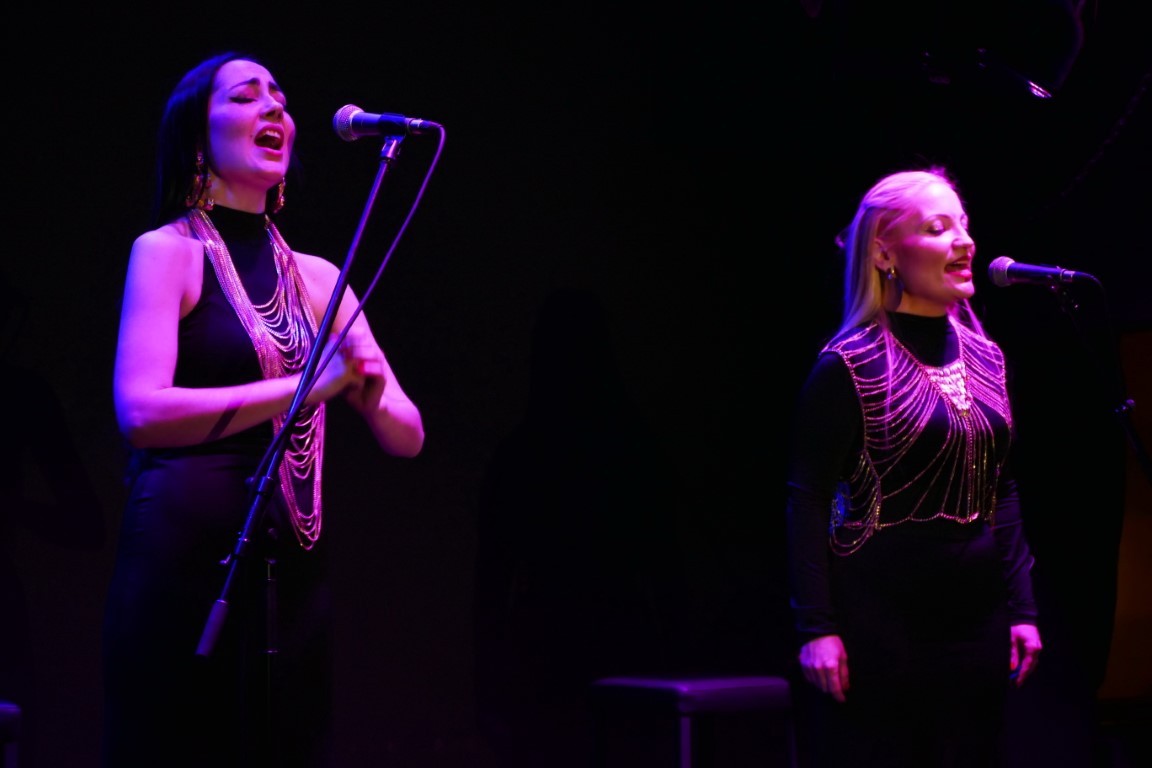 Η Ελένη και η Σουζάνα Βουγιουκλή στο «THEATRE OF THE NO»