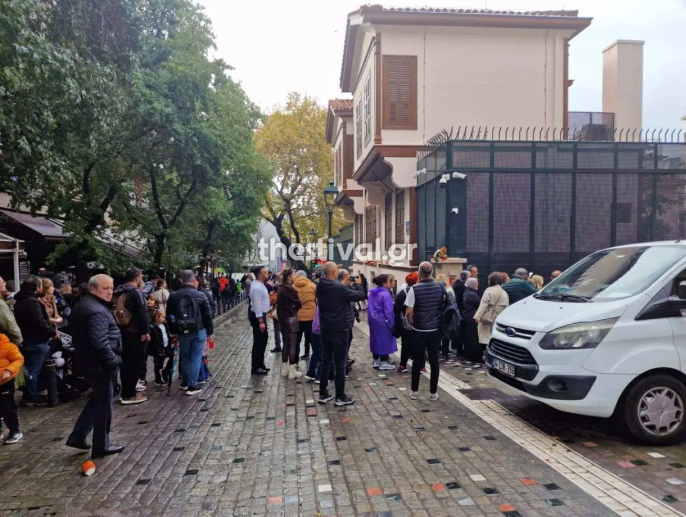 <iframe width="600" height="338" src="https://www.youtube.com/embed/2_TIQ2v0KRA" title="Thestival.gr Τουριστικά λεωφορεία στην Αγίου Δημητρίου για την επέτειο θανάτου του Κεμάλ " frameborder="0" allow="accelerometer; autoplay; clipboard-write; encrypted-media; gyroscope; picture-in-picture; web-share" referrerpolicy="strict-origin-when-cross-origin" allowfullscreen></iframe>