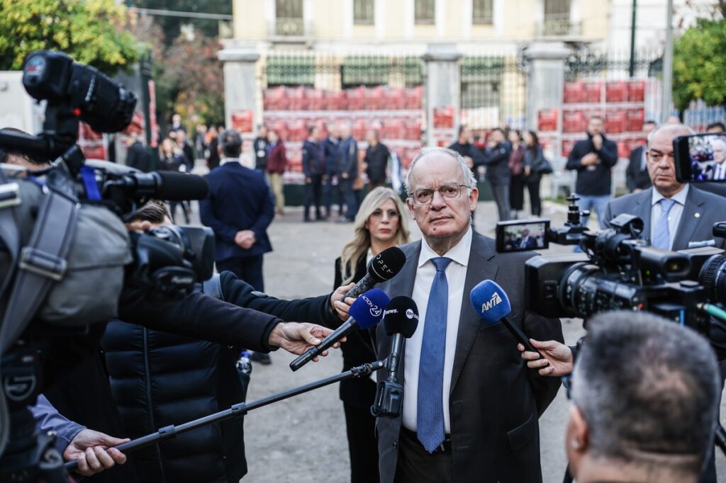 Στεφάνι στο μνημείο για την εξέγερση του Πολυτεχνείου κατέθεσε ο Κωνσταντίνος Τασούλας. Ο Πρόεδρος της Δημοκρατίας στο μήνυμά του είπε ότι «η εξέγερση του 1973 αποτελεί «υπεύθυνη, λαϊκή και διαρκής διεκδίκηση της δημοκρατίας και της ελευθερίας», μέσα σε συνθήκες δικτατορίας και αυταρχισμού. 52 χρόνια μετά, τόνισε ο Κωνσταντίνος Τασούλας, το μήνυμα του Πολυτεχνείου αφορά την «υπεύθυνη λαϊκή και διαρκή προστασία της ελευθερίας και της δημοκρατίας μέσα σε συνθήκες κοινοβουλευτισμού» Παράλληλα όπως ανέφερε «η σ