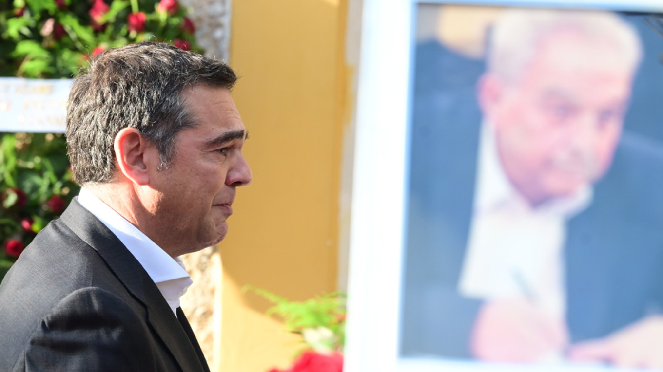 Τσίπρας σε κηδεία Φλαμπουράρη: «Αλέκο σήμερα είμαστε όλοι εδώ»