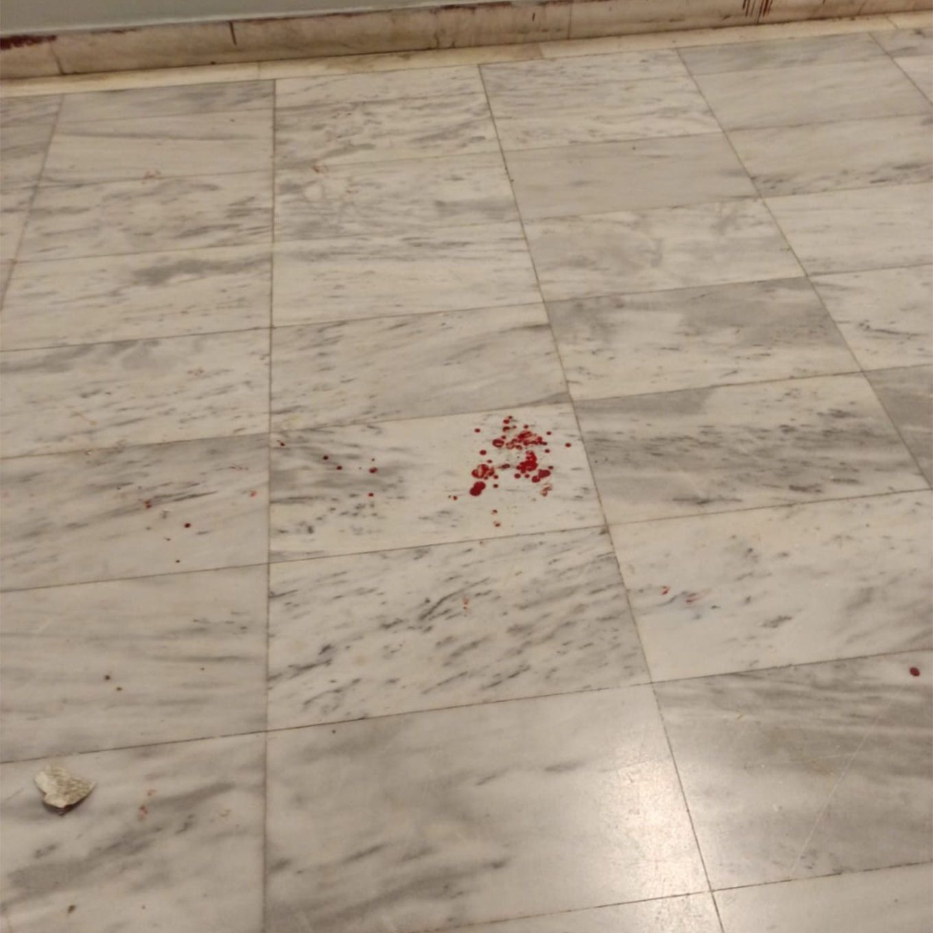 Πολυτεχνείο: Επεισόδια με ζημιές και ξυλοδαρμούς μέσα στο κτήριο