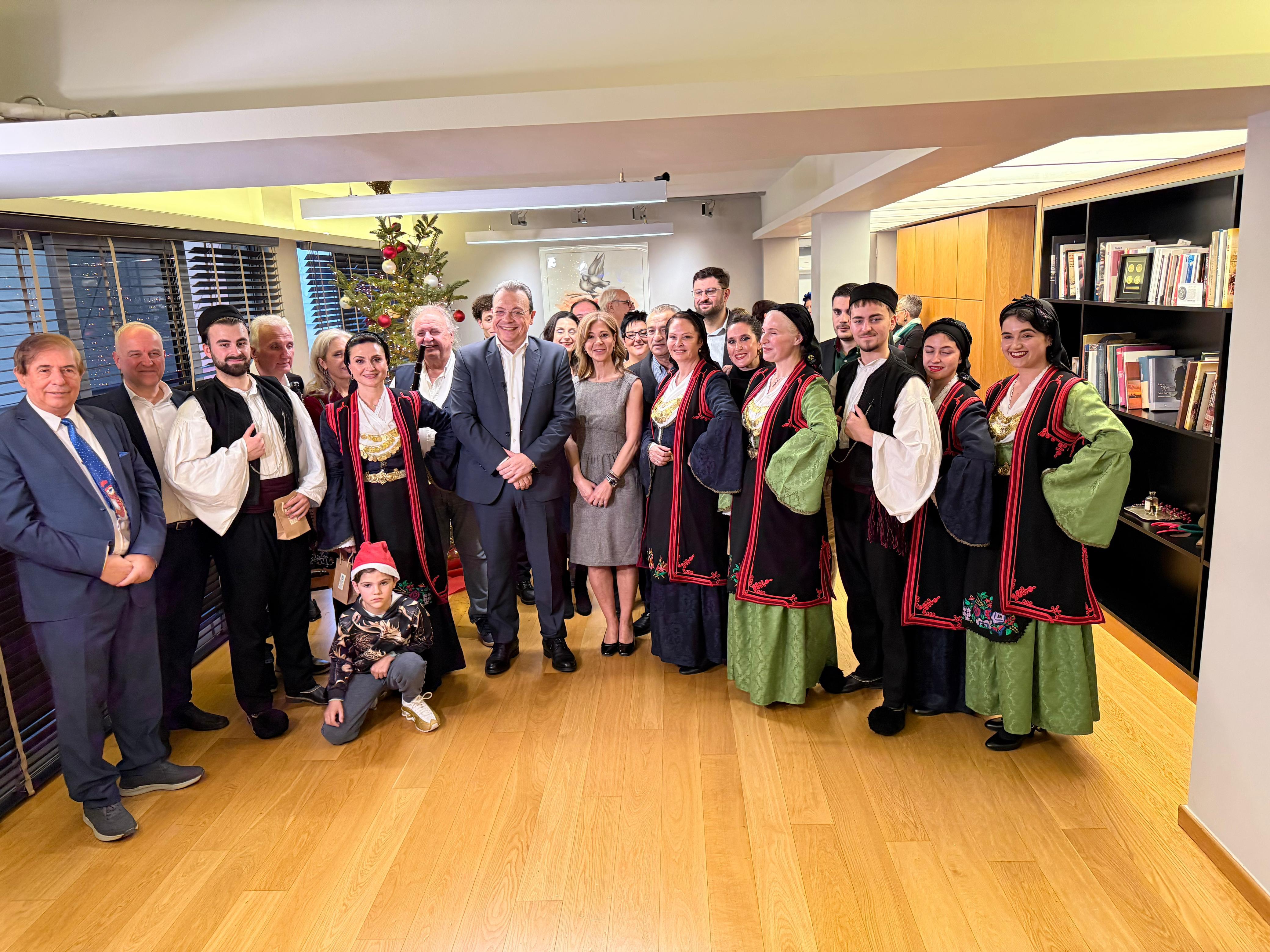 Φάμελλος: «Όταν πιανόμαστε χέρι - χέρι, γινόμαστε πιο δυνατοί