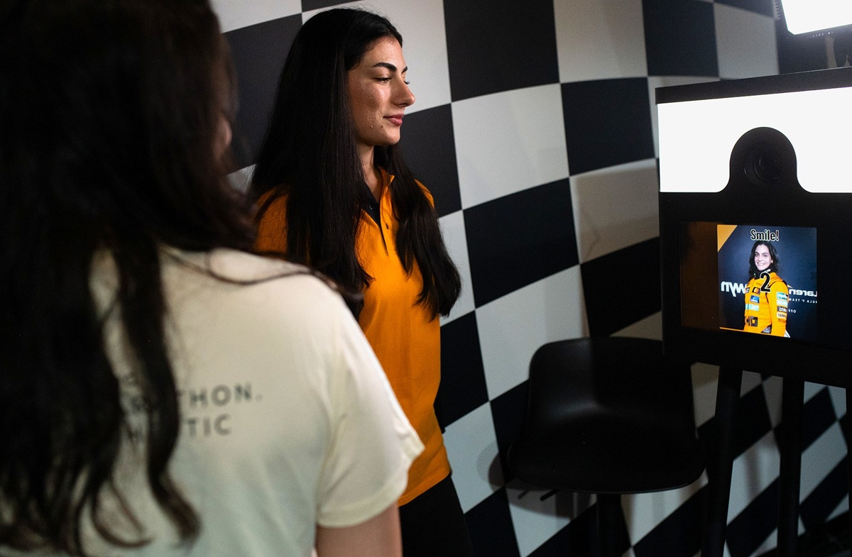 Αναμνηστικές φωτογραφίες στο μοναδικό για τα ελληνικά δεδομένα Roadshow