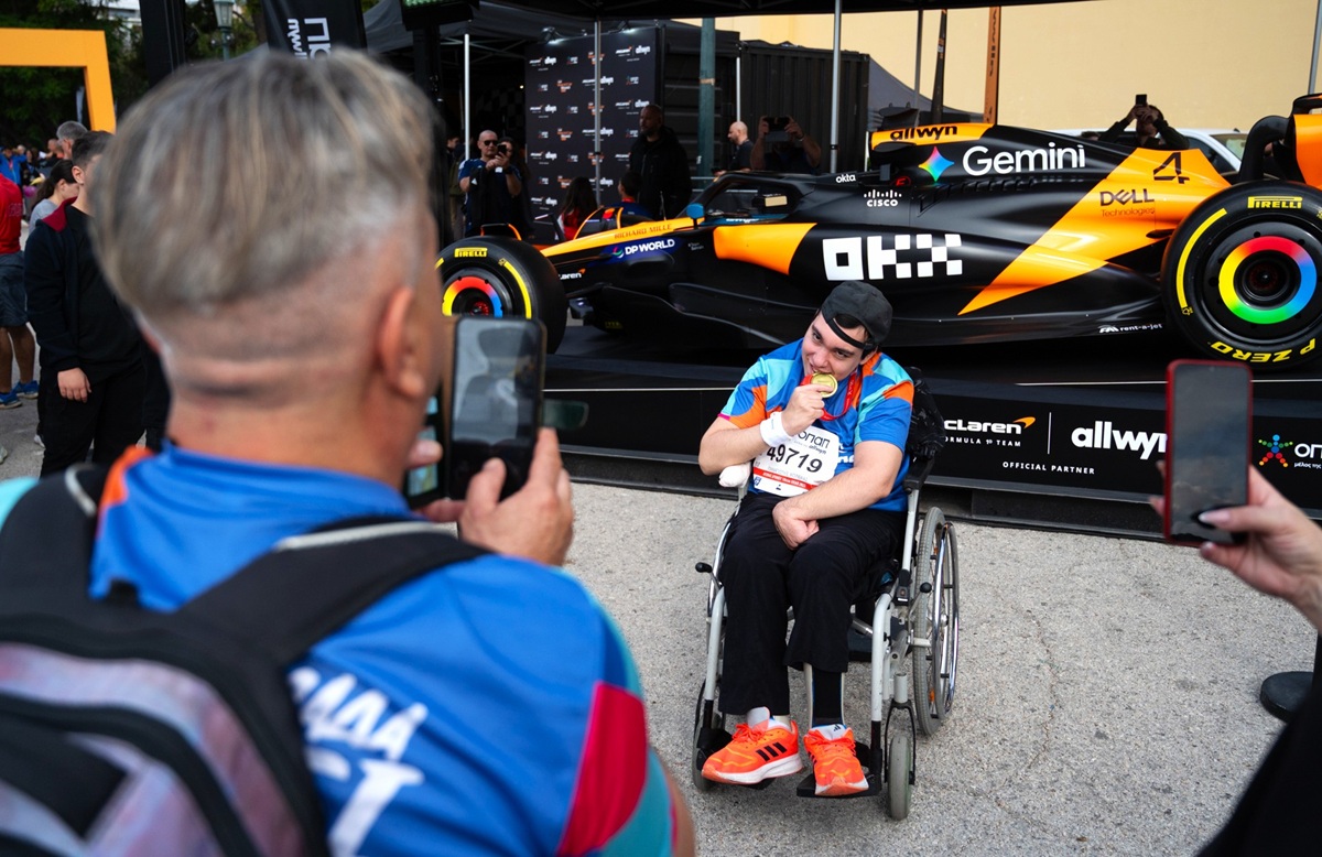 Αναμνηστικές φωτογραφίες στο μοναδικό για τα ελληνικά δεδομένα Roadshow