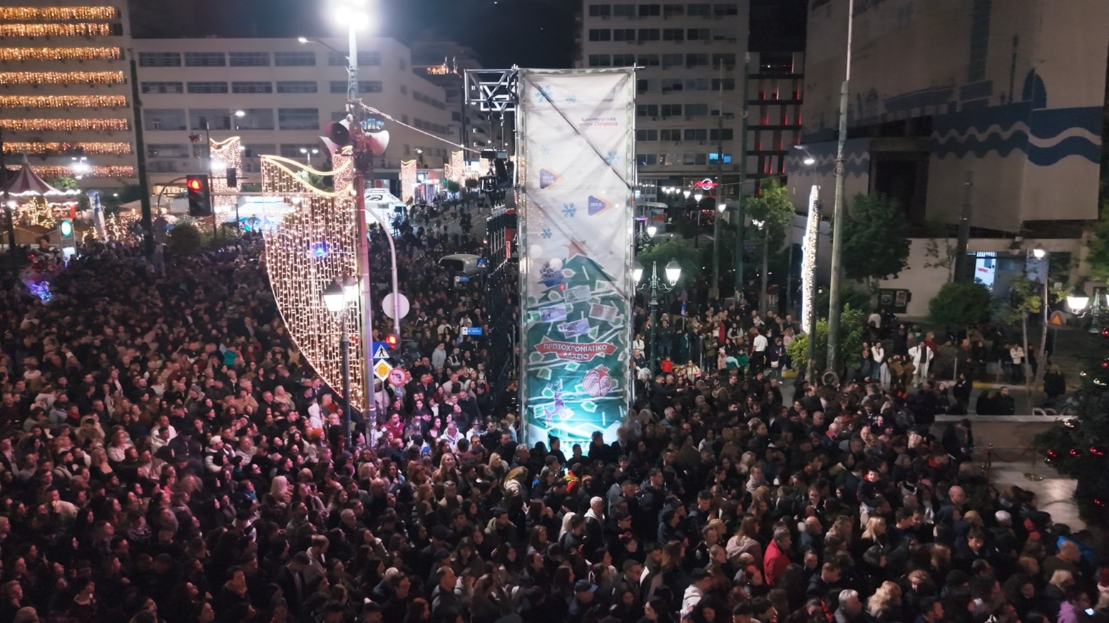 Christmas mode με Λένα Ζευγαρά στον Πειραιά