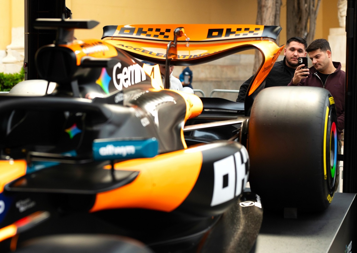 Αναμνηστικές φωτογραφίες στο μοναδικό για τα ελληνικά δεδομένα Roadshow