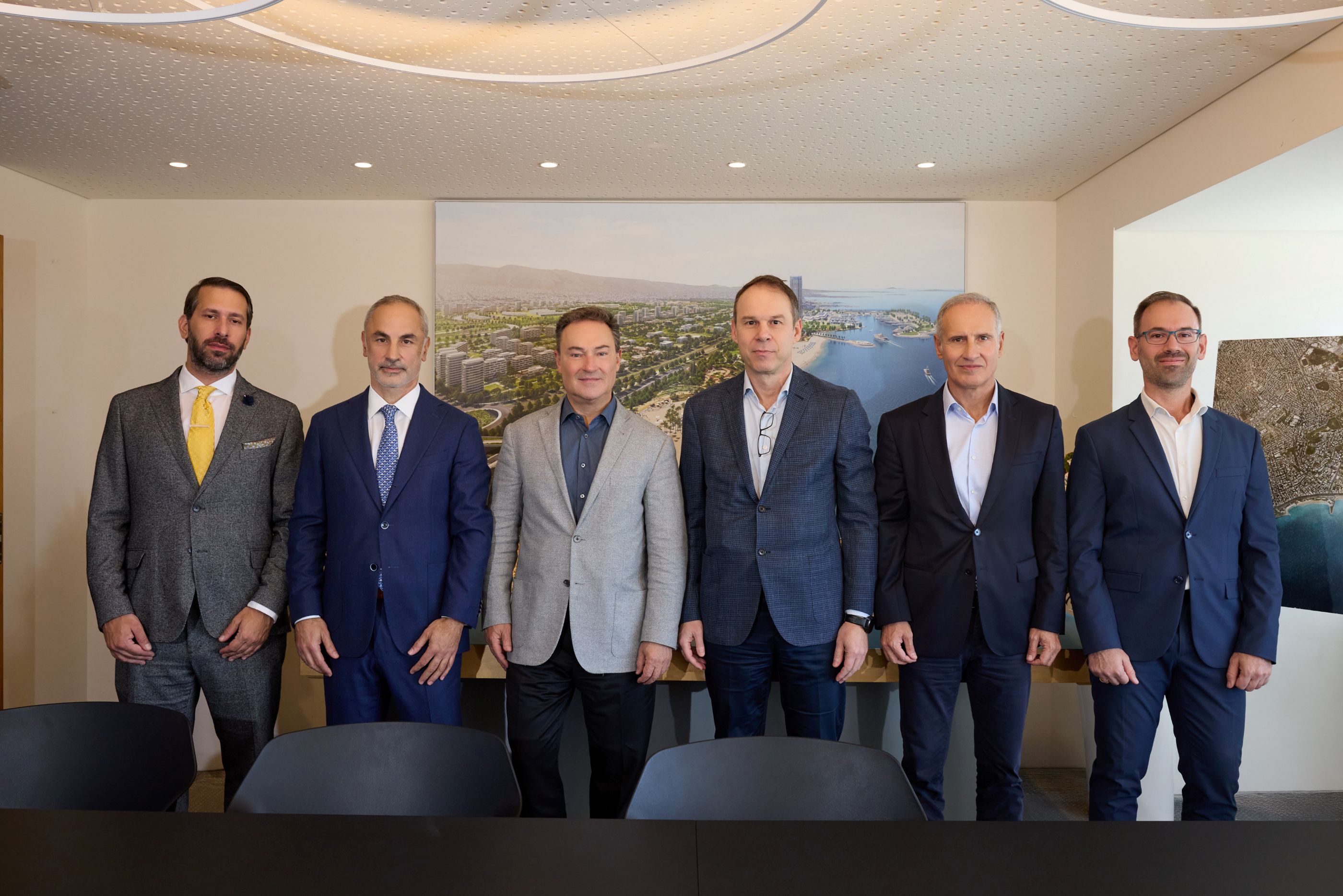 (από αριστερά): Σταύρος Παπαγεωργίου - Smart Energy & Telecoms Director, LAMDA Development, Θεόδωρος Γαβριηλίδης - Chief Investment Officer, LAMDA Development, Οδυσσέας Αθανασίου - CEO LAMDA Development, Κώστας Νεμπής - Πρόεδρος και Διευθύνων Σύμβουλος Ομίλου ΟΤΕ, Γιάννης Κωνσταντινίδης – Chief Strategy Transformation & Wholesale Officer Ομίλου ΟΤΕ, Δημήτρης Τσατσάνης - Strategy & Business Transformation Principal Ομίλου ΟΤΕ.