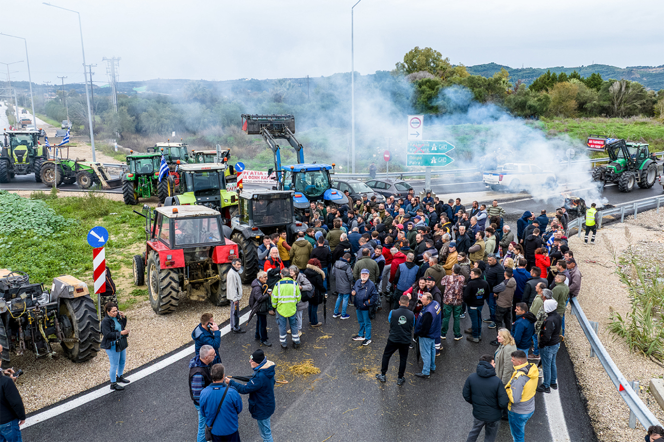 Μπλόκα και στην παλαιά εθνική οδό Πατρών - Πύργου