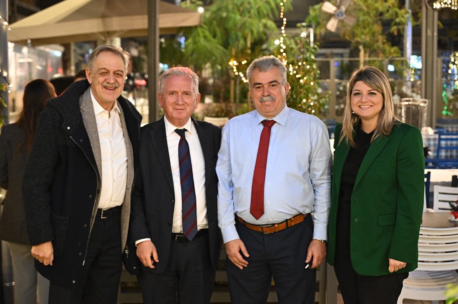 Δείπνο του προέδρου και των βουλευτών του ΠΑΣΟΚ