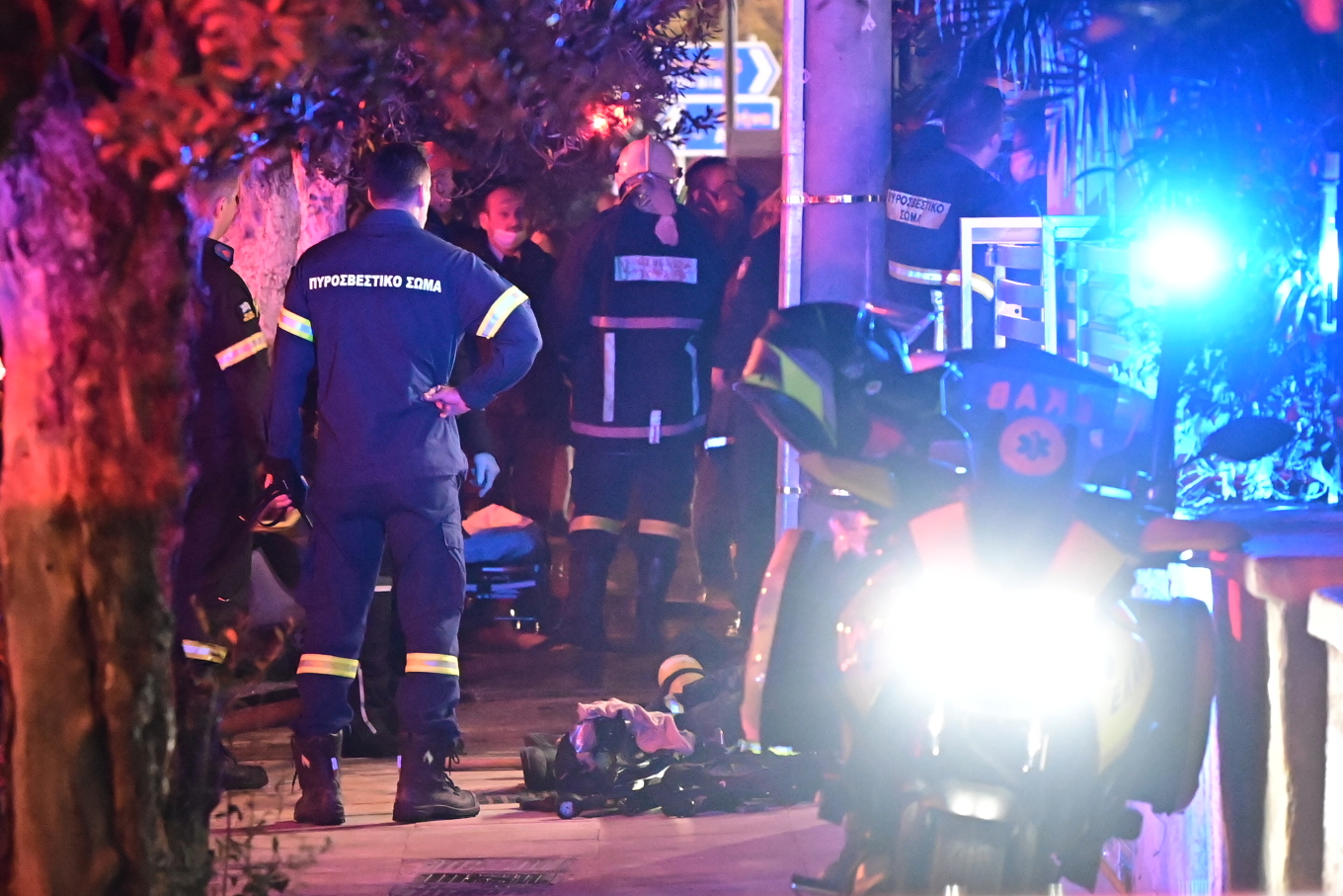 Καλλιθέα: Φωτιά μετά από έκρηξη σε διαμέρισμα