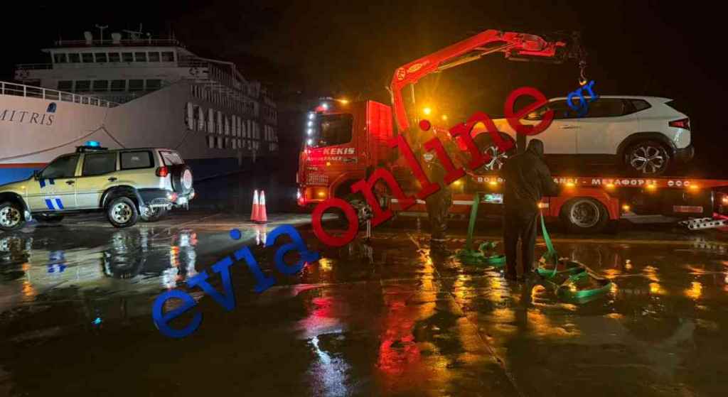 Εύβοια: Πτώση αυτοκινήτου στο λιμάνι των Νέων Στύρων
