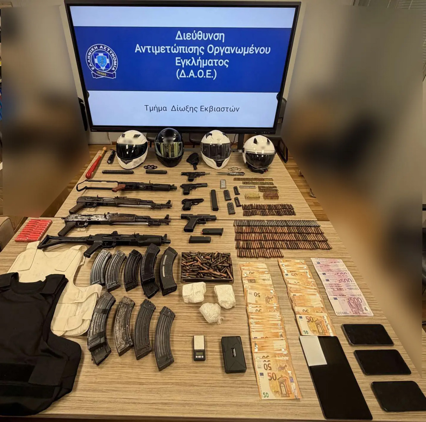 Τα όπλα που βρέθηκαν στη γιάφκα της Greek Mafia