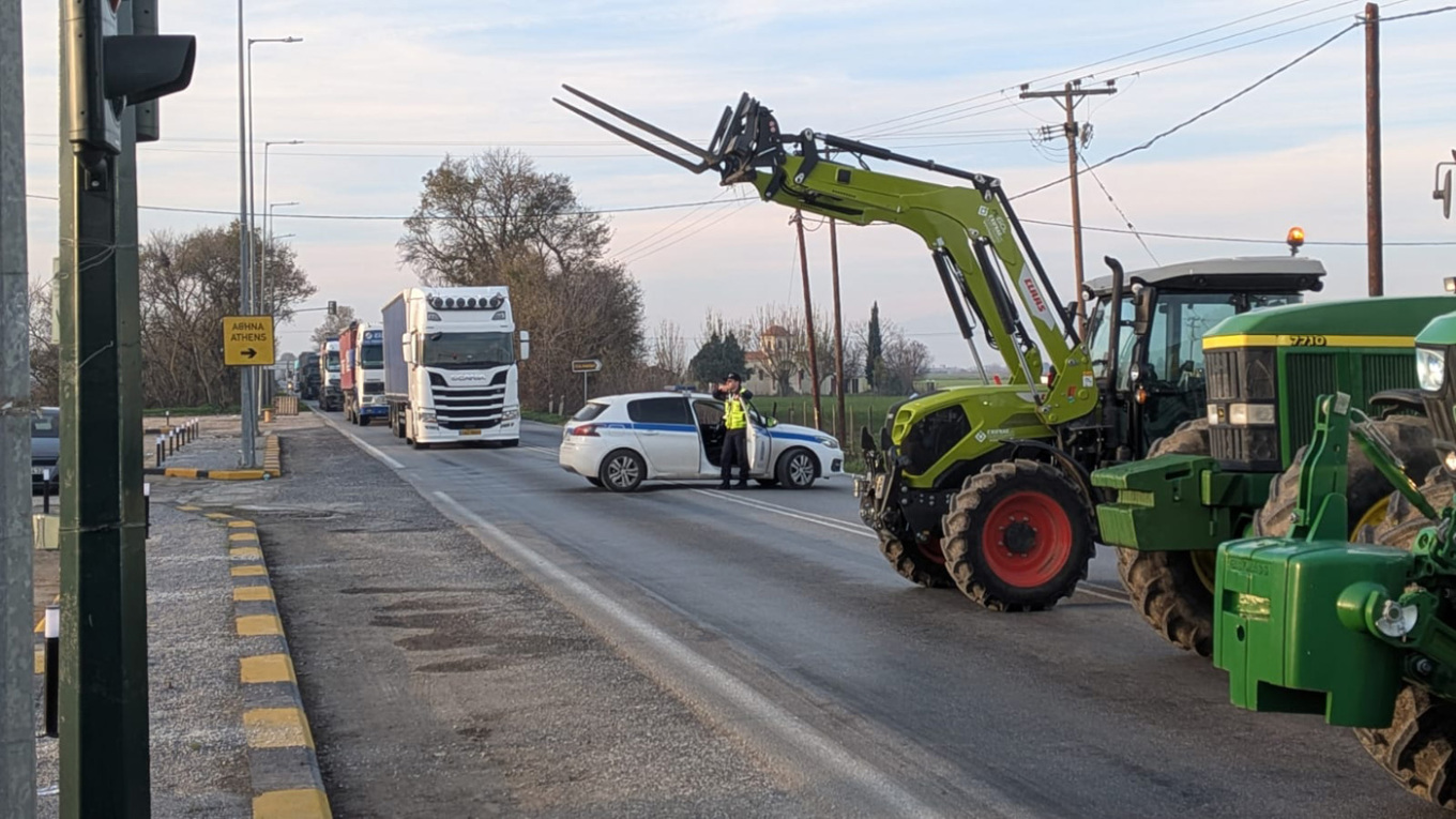 Με μπλόκα σε παρακαμπτήριους η πρώτη αντίδραση των αγροτών