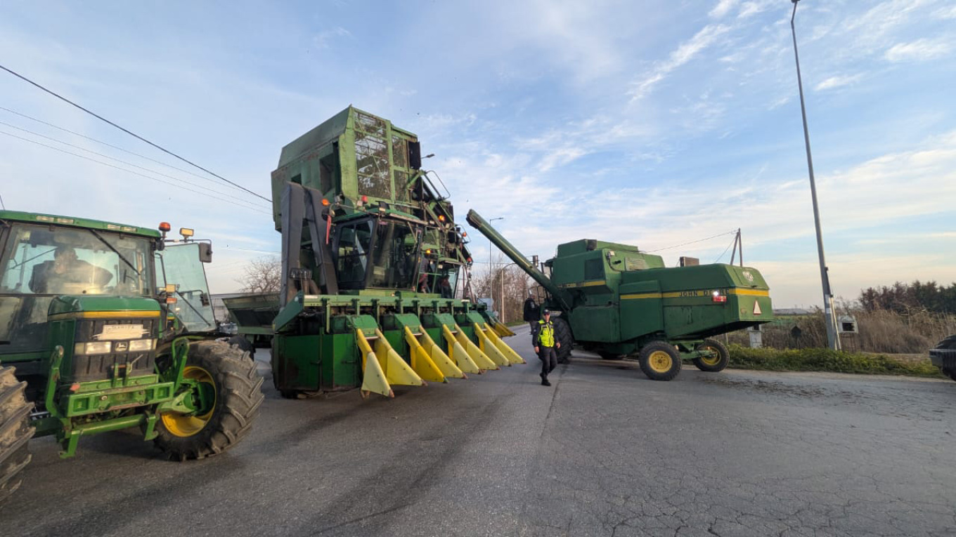 Με μπλόκα σε παρακαμπτήριους η πρώτη αντίδραση των αγροτών