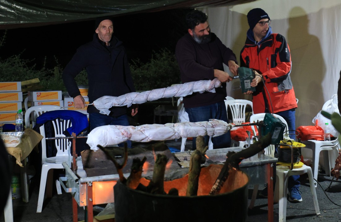 Ρεβεγιόν στα μπλόκα για τους αγρότες