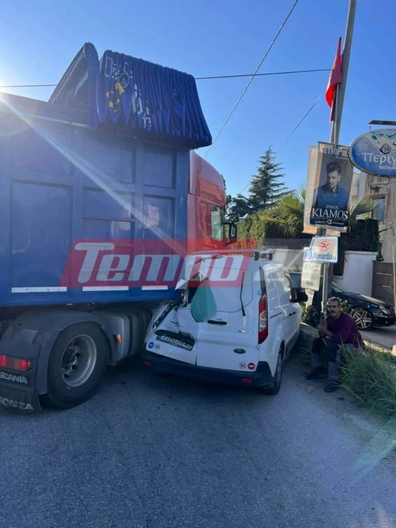 Πάτρα: Νταλίκα εμβόλισε και συνέτριψε φορτηγάκι