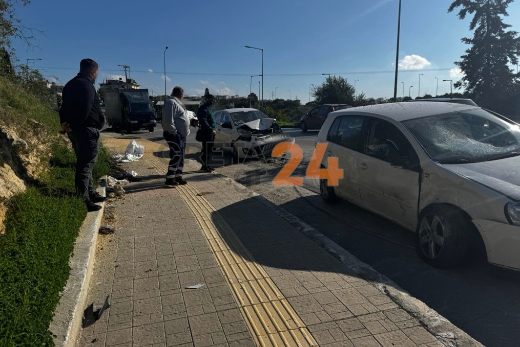 Σφοδρή σύγκρουση οχημάτων στο Ηράκλειο