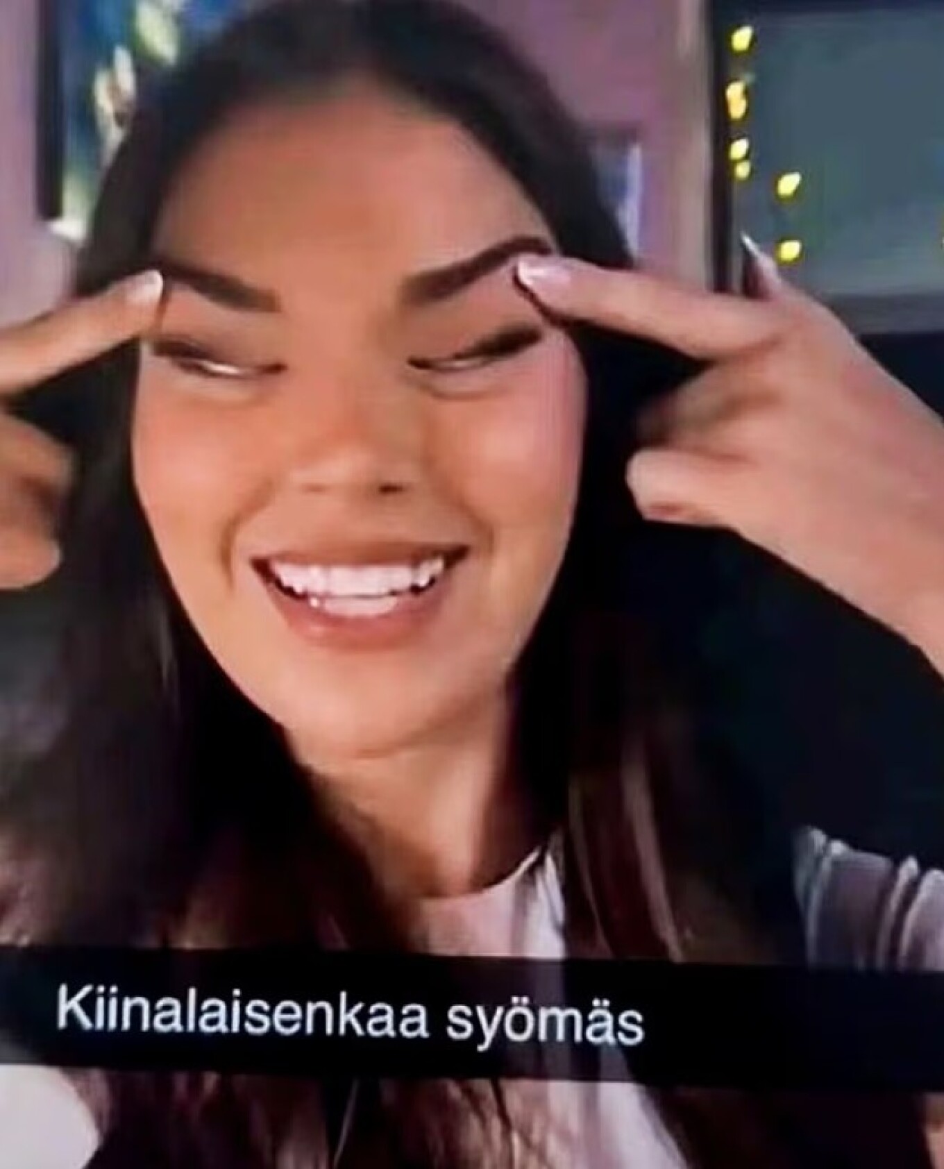 Πήραν τον τίτλο της Miss Φινλανδία μετά από «ρατσιστική» χειρονομία