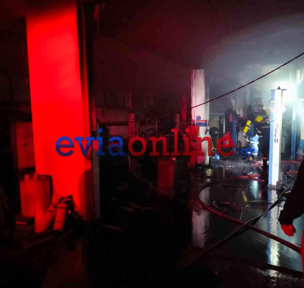 Χαλκίδα: Φωτιά σε συνεργείο αυτοκινήτων