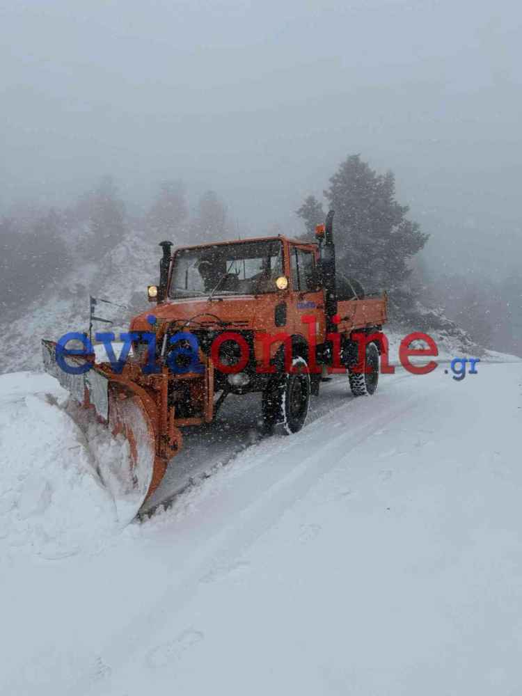 Επελαύνει ο χιονιάς στην Εύβοια 