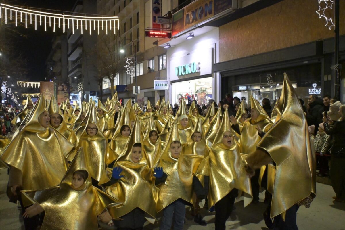 Χριστουγεννιάτικη Παρέλαση στη Λάρισα