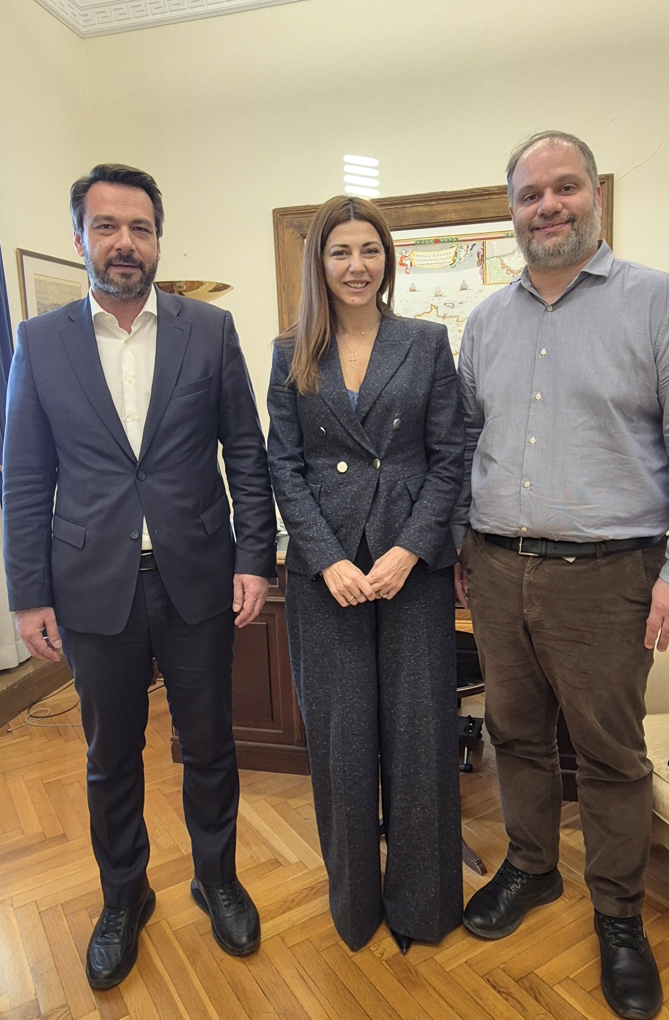 Συνάντηση Μπαρτζώκα και Κουτσογιάννη με τη Ζαχαράκη – Τα θέματα συζήτησης 