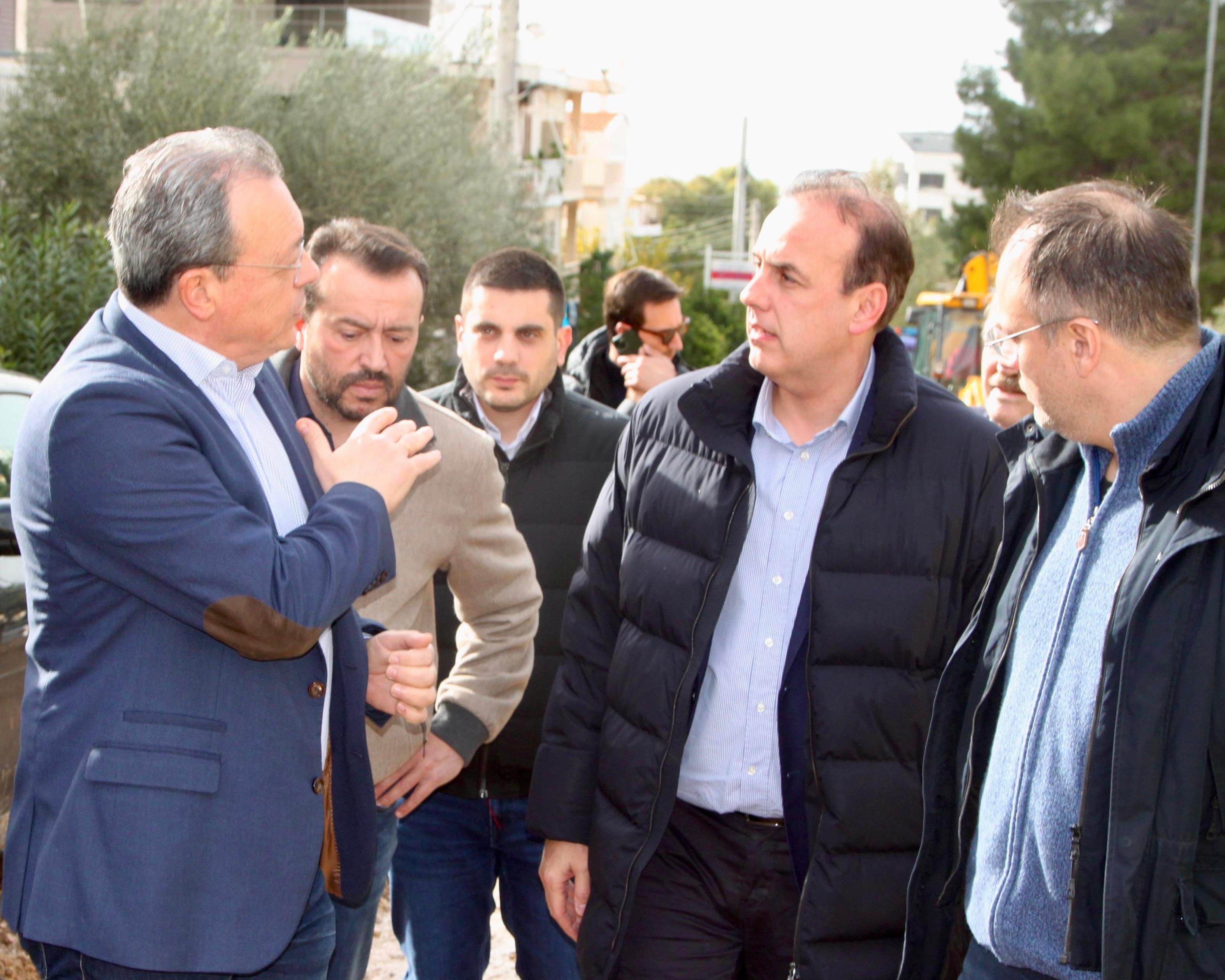 «Η ασφάλεια από τις πλημμύρες απαιτεί πολιτικές επιλογές, έργα και ισχυρή Πολιτεία», τόνισε ο Πρόεδρος του ΣΥΡΙΖΑ από την Άνω Γλυφάδα.  Τις πληγείσες, από τη χθεσινή πλημμύρα, περιοχές της Άνω Γλυφάδας επισκέφτηκε ο πρόεδρος του ΣΥΡΙΖΑ, Σωκράτης Φάμελλος. «Η Κυβέρνηση έχει σοβαρότατες ευθύνες, διότι δεν επενδύει στην πρόληψη και τρέχει εκ των υστέρων να καλύψει τα προβλήματα. Το ζήσαμε και χθες με την πλημμύρα. Πέρα από τα μηνύματα Πολιτικής Προστασίας, χρειάζεται να υπάρχει πρόληψη. Η ζωή, η ασφάλεια, η αν