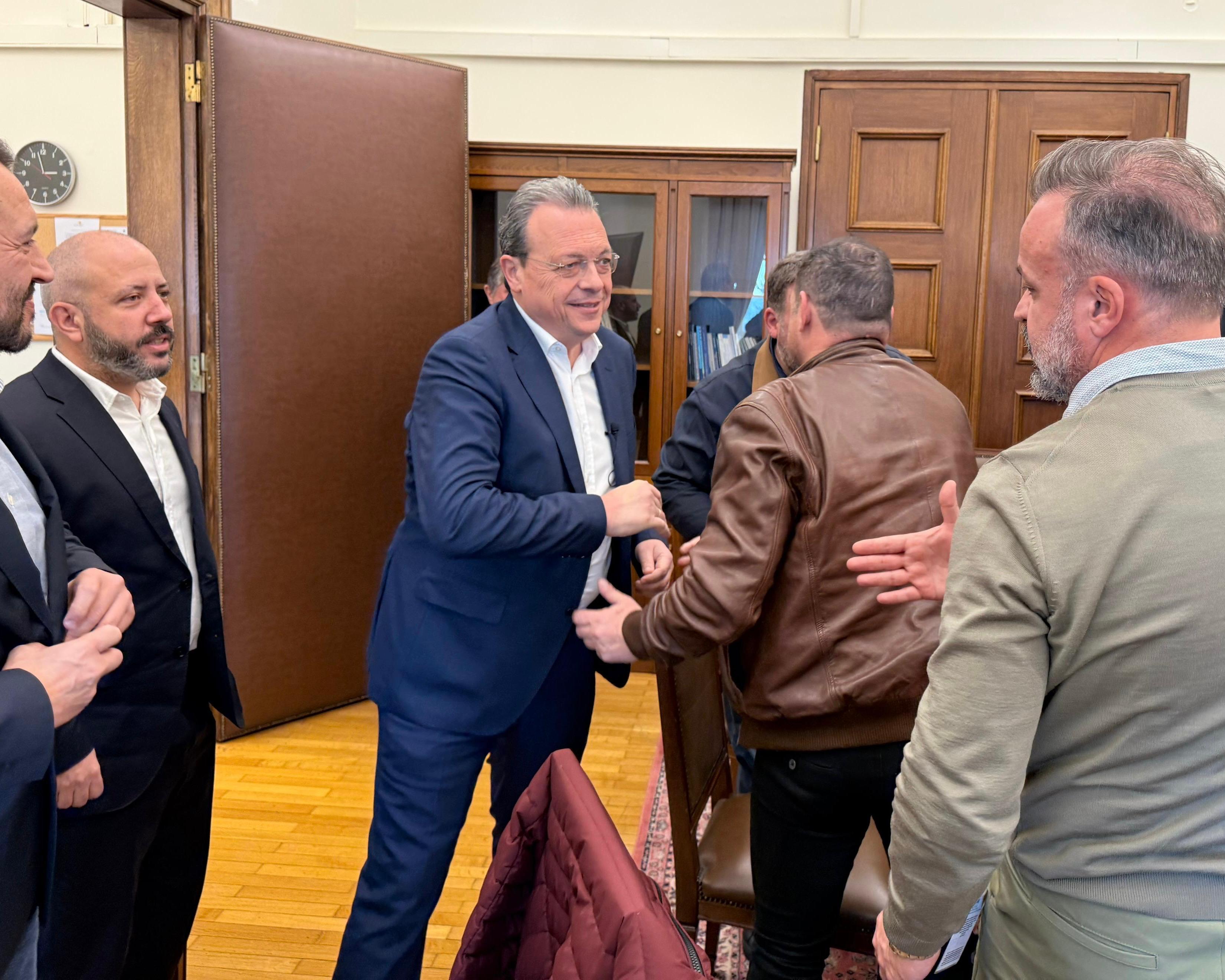 Συνάντηση του Φάμελλου με τον πρόεδρο και με μέλη του ΣΑΤΑ