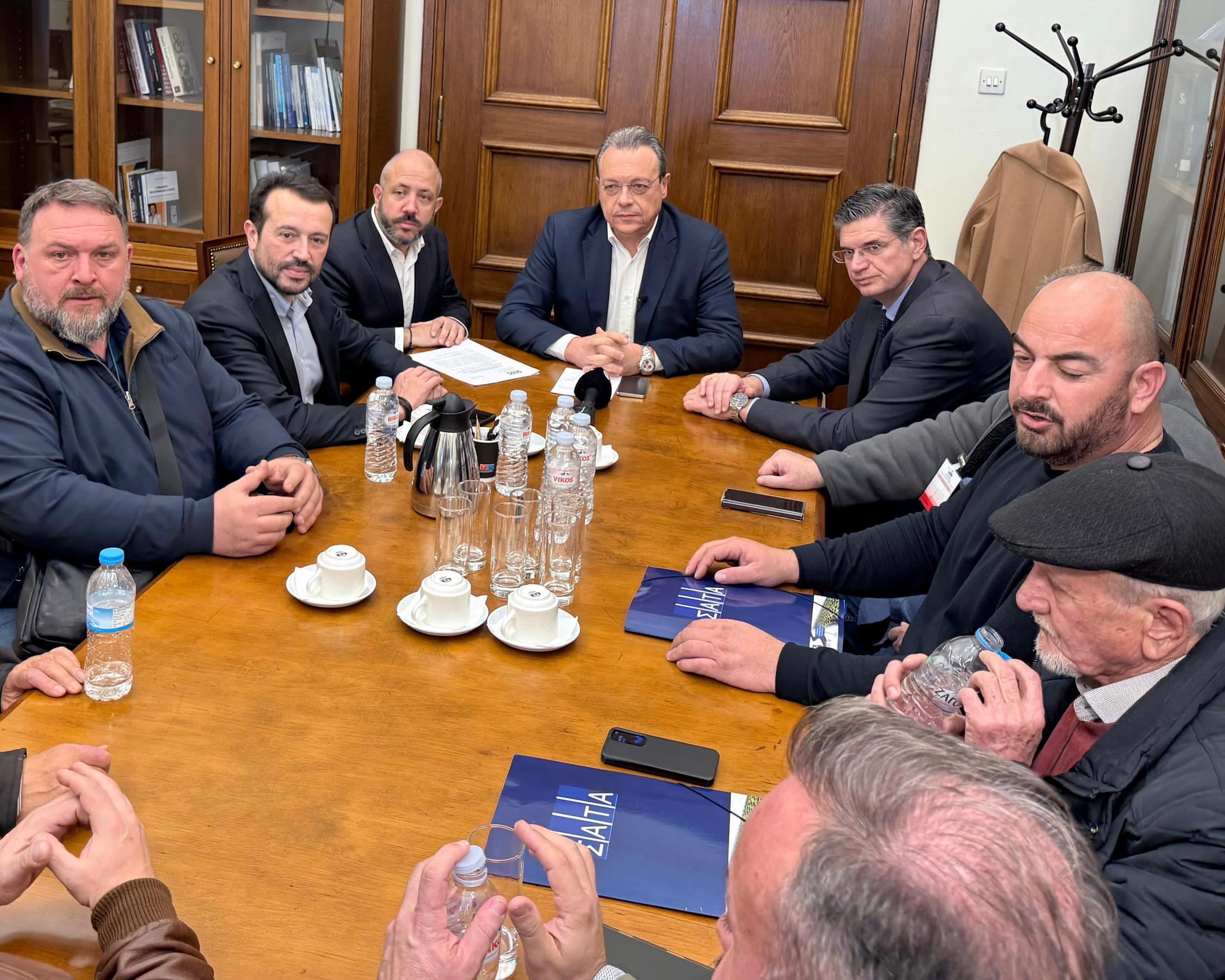 Συνάντηση του Φάμελλου με τον πρόεδρο και με μέλη του ΣΑΤΑ