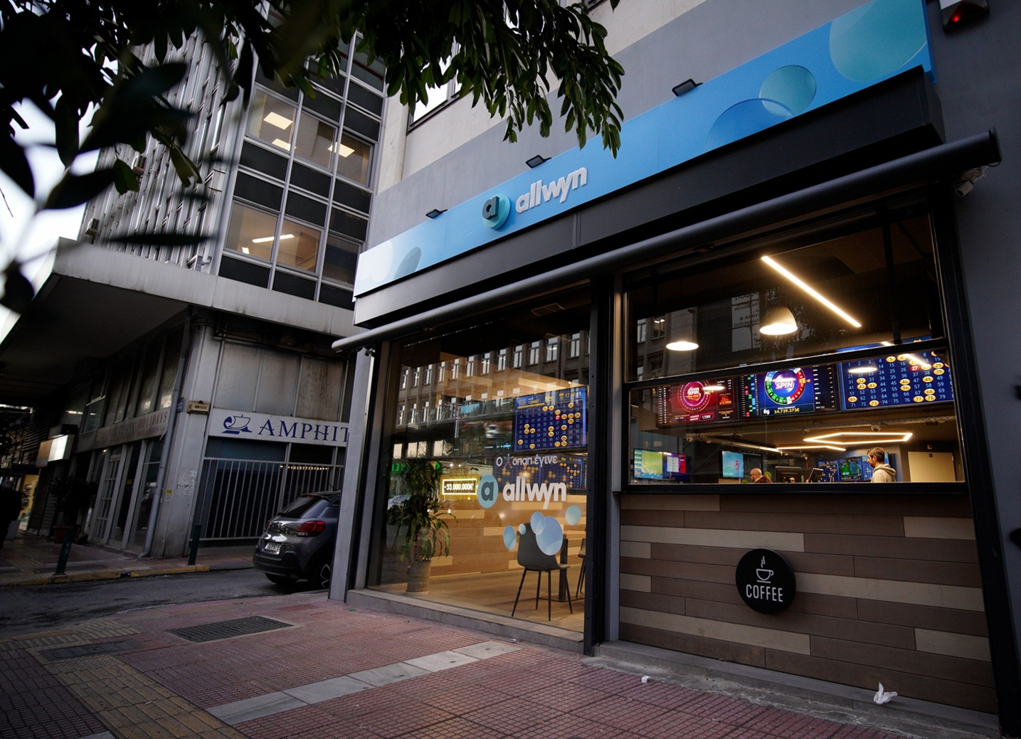 Τα πρώτα καταστήματα ΟΠΑΠ και PLAY με το brand της Allwyn