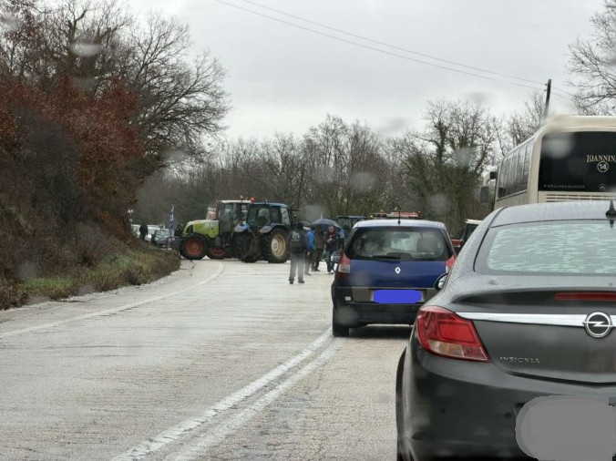 Ένταση μεταξύ αγροτών και αστυνομικών στο Καλπάκι