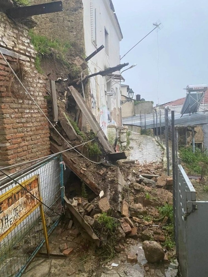 patra-katarreusi-spitiou-1