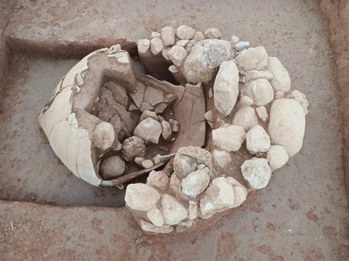 Ραφήνα: Βρέθηκαν ταφή και αγγείο από την Πρώιμη Εποχή του Χαλκού