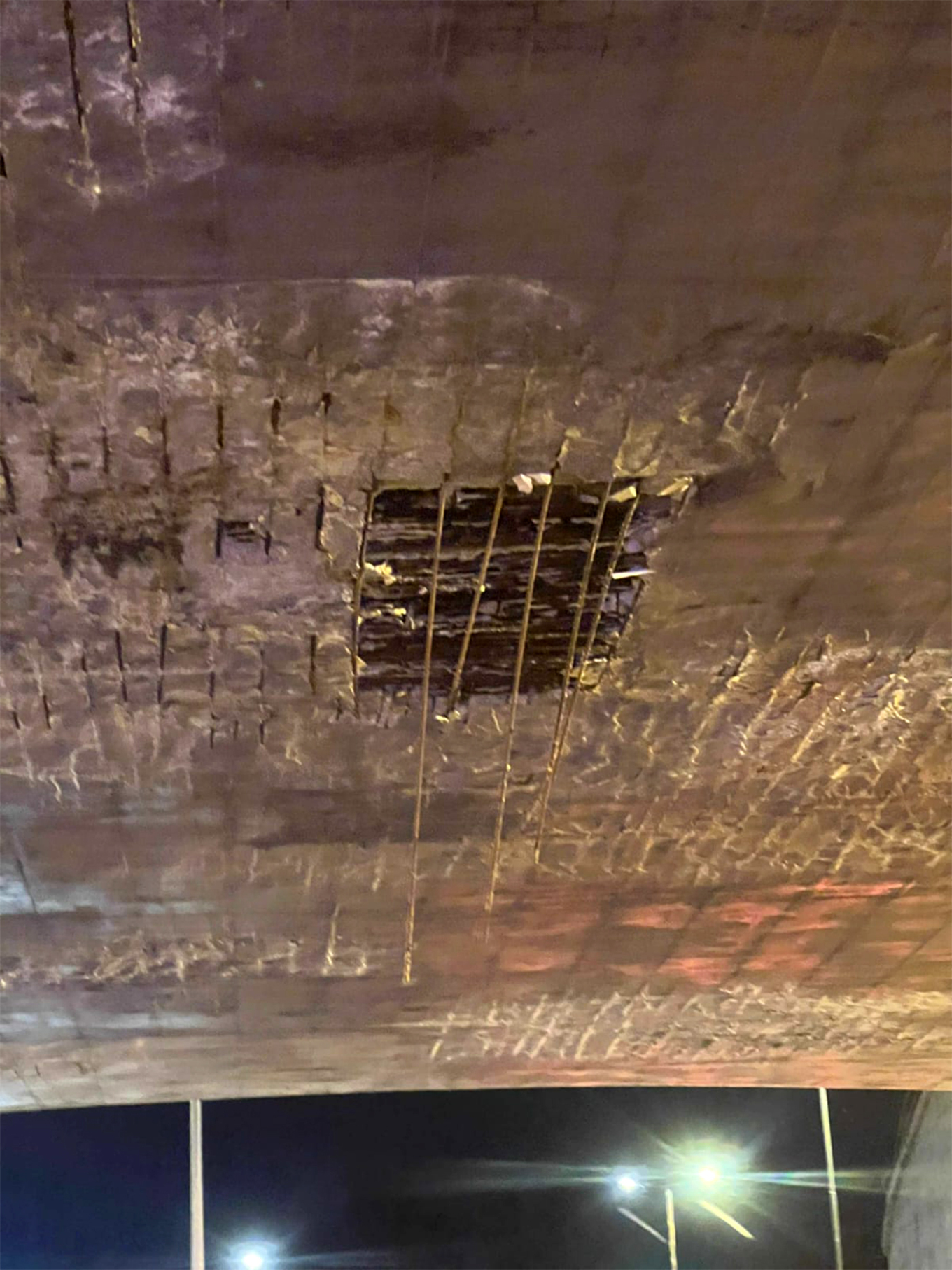 Νέα Ιωνία: Έπεσαν τσιμέντα από γέφυρα