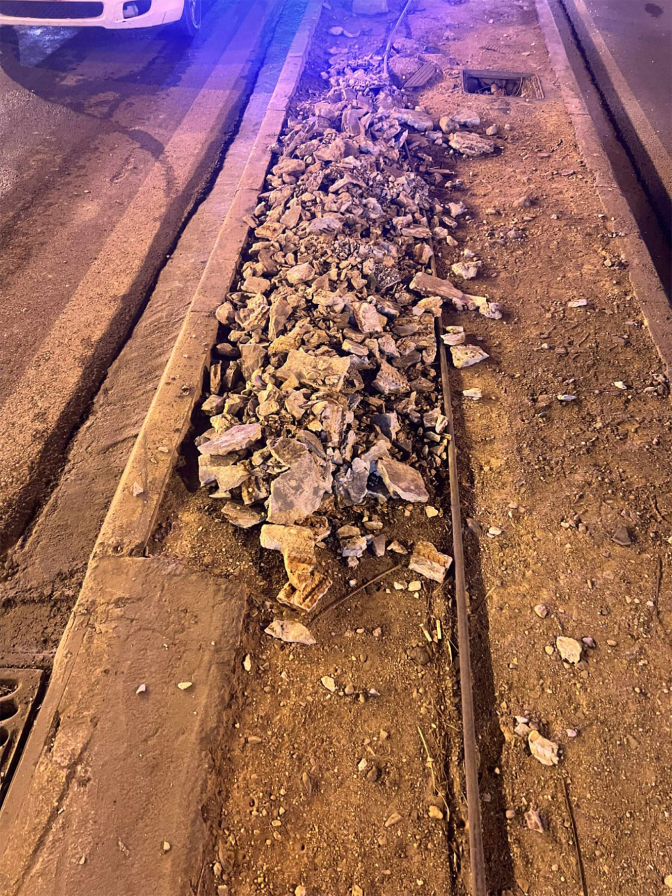 Νέα Ιωνία: Έπεσαν τσιμέντα από γέφυρα