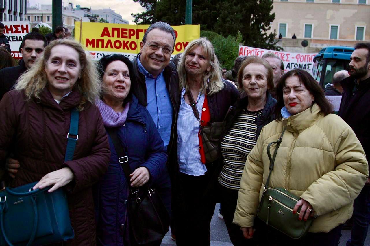 Φάμελλος αγρότες Σύνταγμα