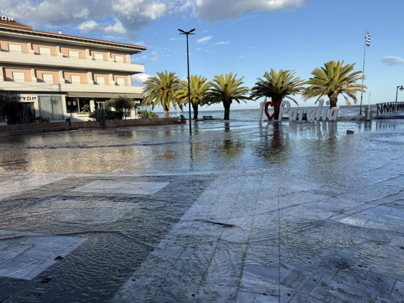 Κατερίνη: Αίτημα του δήμου να κηρυχθεί σε κατάσταση έκτακτης ανάγκης μετά τη θαλάσσια υπερχείλιση